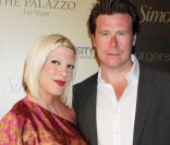 Tori Spelling, très enceinte, et son mari Dean McDermott à la Summer Soiree organisée par le joallier Simon G et le designer Marc Bouwer à Las Vegas, le 4 juin