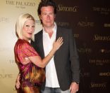 Tori Spelling, très enceinte, et son mari Dean McDermott à la Summer Soiree organisée par le joallier Simon G et le designer Marc Bouwer à Las Vegas, le 4 juin