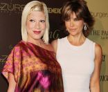 Tori Spelling et Lisa Rinna à la Summer Soiree organisée par le joallier Simon G et le designer Marc Bouwer à Las Vegas, le 4 juin