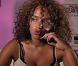 Monia dans les studios dans Les Anges de la télé-réalité : Miami Dreams