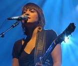 Keren Ann sur scène à Paris, le 11 avril 2008.