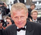 Patrick Poivre d'Arvor de la montée des marches du film Habemus Papam lors du 64e Festival de Cannes en mai 2011