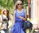 Kirsten Dunst apporte un délicieux vent d'été dans les rues de New York avec sa ravissante robe courte bleue et blanche. Le 8 juin 2011