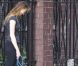  Elettra Rossellini Wiedemann s'amuse avec son chien dans les rues de  New York, 9 juin 2011 