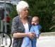 Miranda Kerr a confié son adorable fils Flynn à sa grand-mère dans les rues de Los Angeles en mai 2011