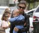 Miranda Kerr complètement gage de son adorable fils Flynn dans les rues de Los Angeles en mai 2011