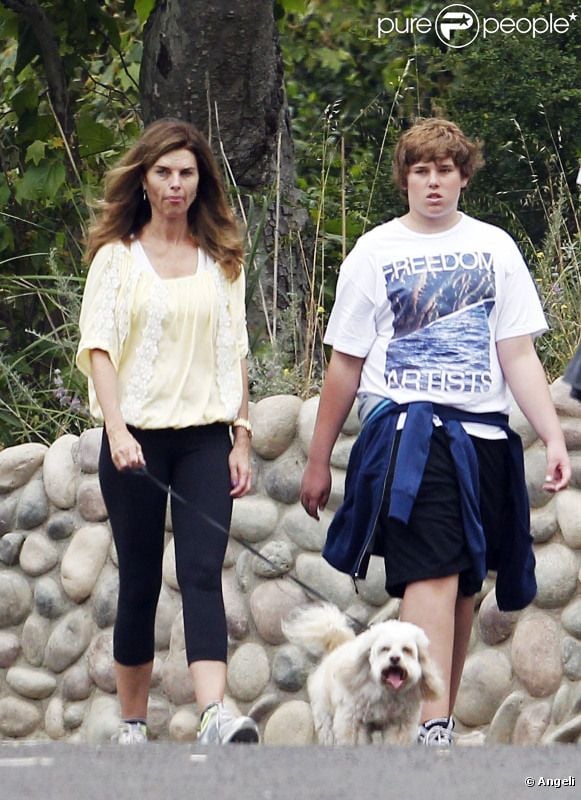 Maria Shriver est allée se promener avec son fils Christopher Schwarzenegger à Malibu le 11 juin 2011