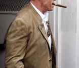 Arnold Schwarzenegger sort en catimini du restaurant... vu !