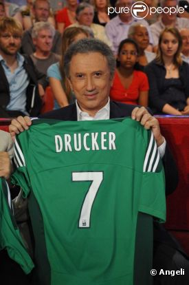 Michel Drucker dans l'émission Vivement Dimanche en juin 2011 
 &nbsp; 