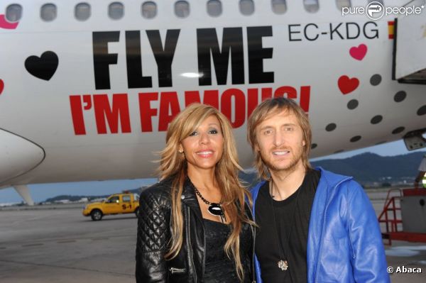 David et Cathy Guetta ouvrent la saison Fly me I'm Famous dans un avion pour Ibiza le 27 mai 2011