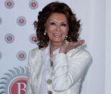 La cultissime Sophia Loren ne chôme pas même à 76 ans! L'actrice prête sa voix à Mama Topolino dans le dessin animés Cars 2. Rome, le 15 juin 2011