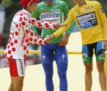  Le sort s'acharne sur le coureur Mauricio Soler, plongé dans un coma artificiel en juin 2011 après une collision lors du Tour de Suisse. 
 Lors du Tour de France 2007, Mauricio Soler avait connu tous les bonheurs : victoire dans la plus prestigieuse étape des Alpes, félicitations du président Nicolas Sarkozy et maillot du meilleur grimpeur conservé jusqu'aux Champs-Elysées. 