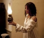 La belle Laetitia Casta dans  Derrière les Murs , en salles le 6 juillet 2011.