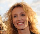 Alexandra Lamy est venue soutenir son amoureux sur le tapis rouge lors de la cérémonie de clôture du 25ème Festival du film de Cabourg 2011, le 18 juin 2011.