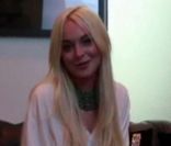 Lindsay Lohan cachetonne dans un spot, fait maison, pour le site d'enchères Beediz.com, juin 2011. 