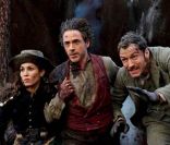 Noomi Rapace, Robert Downey Jr. et Jude Law dans <em>Sherlock Holmes 2</em>, en salles le 25 janvier 2012.