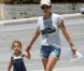 Halle Berry est une maman comme les autres... A un détail près : elle est une star hollywoodienne ! Los Angeles, 22 juin 2011