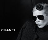 Claudia Schiffer pour la campagne Presige eyewear de Chanel