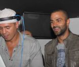 Tony Parker rappe en soirée au Palais Maillot, à Paris le 25 juin 2011 - ici avec Cut Killer 
