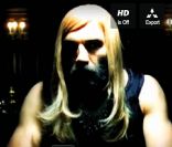 Sébastien Chabal est prêt à tout, même à se travestir à nouveau, pour intégrer la  Maison du Bluff  de NRJ 12 avec PokerStars.fr