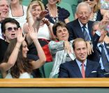 Le prince William et sa femme Catherine ont fait la ola à Wimbledon le 27 juin 2011. 