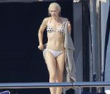 Gwen Stefani est une icône de mode qui peut tout porter avec son corps svelte. France, 23 mai 2011 