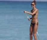 Alessandra Ambrosio n'est pas un ange de VIctoria's Secret pour rien ! Sportive, le top model arbore une silhouette de déesse. Saint Barthelémy, 23 janvier 2010 