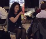 Cindy Chang, 42 ans, impressionne dans  America's got talent , juin 2011. Avant chaque prestation, elle use de cette astuce : une goulée d'huile d'olive. 