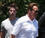 Arnold Schwarzenegger et son fils Patrick, à Los Angeles, le 2 juin 2011.