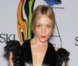 Chloë Sevigny exhibe pour la première fois une pièce de sa collaboration avec Opening Ceremony lors des derniers CFDA Awards. A New York, le 6 Mai 2011.