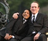 Will Smith et Tommy Lee Jones complices le 18 juin 2011 à New York durant le tournage de Men in Black 3<br />