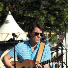 Francis Cabrel lors du week-end Tout le monde chante contre le cancer, les 1er et 2 juillet 2011.