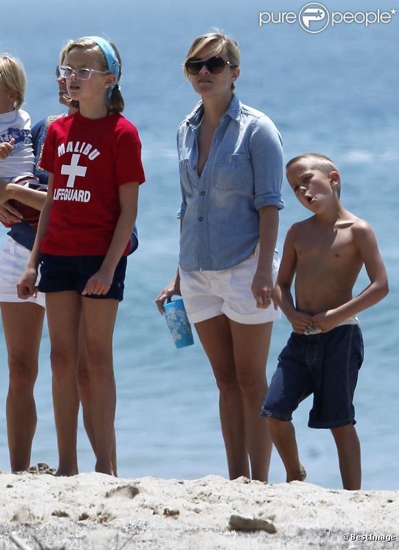 Ava et Deacon, les enfants de Reese Witherspoon, sont les portraits crachés de l'actrice. Malibu, 4 juillet 2011