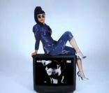 Natalia Kills dans le clip Free