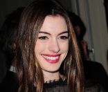 Anne Hathaway lors du défilé Valentino Haute Couture le 6 juillet 2011