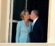  Le baiser au balcon du Palais du prince Albert et de la princesse Charlene, vendredi 1er juillet 2011. un goût d'inachevé... 
 Albert et Charlene : les différents baisers échangés par les jeunes mariés lors de leur noce monégasque les 1er et 2 juillet 2011 ont fasciné, mais pas vraiment dans le bon sens : étrange, peu spontané, froid, les observateurs ont scruté en vain un vrai baiser brillant de passion... 