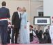  Le baiser du prince Albert et de la princesse Charlene sur le parvis devant le Palais princier, en public, le 1er juillet 2011. Regard en coin et distance physique gâchent la magie du moment. 
 Albert et Charlene : les différents baisers échangés par les jeunes mariés lors de leur noce monégasque les 1er et 2 juillet 2011 ont fasciné, mais pas vraiment dans le bon sens : étrange, peu spontané, froid, les observateurs ont scruté en vain un vrai baiser brillant de passion... 