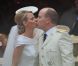  Le baiser à Sainte-Dévote, où la mariée a déposé son bouquet. Peut mieux faire... 
 Albert et Charlene : les différents baisers échangés par les jeunes mariés lors de leur noce monégasque les 1er et 2 juillet 2011 ont fasciné, mais pas vraiment dans le bon sens : étrange, peu spontané, froid, les observateurs ont scruté en vain un vrai baiser brillant de passion... 