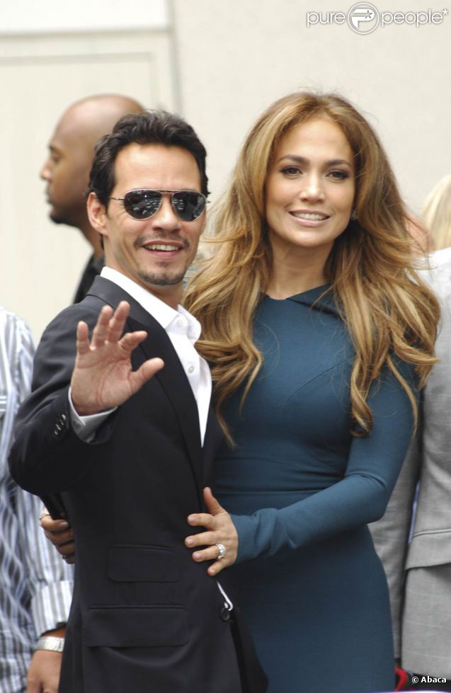  Le 23 mai 2011 lors de l'inauguration de l'étoile de Simon Fuller sur le Hollywood walk of fame. 
 Jennifer Lopez et Marc Anthony ont annoncé le 15 juillet 2011 qu'ils divorçaient, après sept ans de mariage. Jusqu'en juin et leur dernière apparition officielle en couple, ils présentaient pourtant le visage d'un couple toujorus aussi épris lors des derniers mois de leur mariage... 