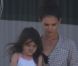 Suri Cruise et Katie Holmes au balcon de leur chambre, à Miami, en Floride. 16 juillet 2011