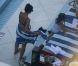Suri Cruise et Katie Holmes se sèchent en sortant de la piscine de leur hôtel de Miami, en Floride. 16 juillet 2011