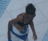 Suri Cruise et Katie Holmes se sèchent en sortant de la piscine de leur hôtel de Miami, en Floride. 16 juillet 2011
