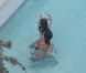 Photos exclusives : Katie Holmes et sa fille Suri, deux naïades avec une frite et un ballon !