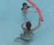 Photos exclusives : Katie Holmes et sa fille Suri, deux naïades avec une frite et un ballon !
