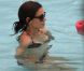 Photos exclusives : Katie Holmes et sa fille Suri, deux naïades avec une frite et un ballon !