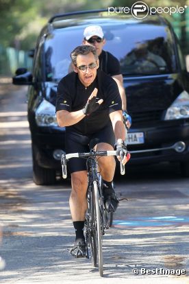 Nicolas Sarkozy en excursion à vélo, le 18 juillet 2011.