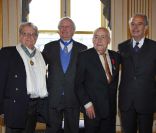 Claude Rich, José Artur et Michel Duchaussoy épinglés au ministère de la Culture, à Paris, le 19 juillet 2011.