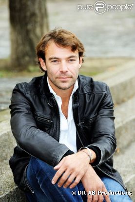 Patrick Puydebat joue Nicolas dans Les Mystères de l'amour