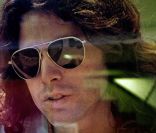 Jim Morrison, sex-symbole et chanteur charismatique du groupe The Doors est décédé à l'âge de 27 ans à Paris le 3 juillet 1971 