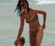 Comme maman Adriana Lima, sa fille Valentina opte pour un joli bikini en Floride le 25 juillet 2011